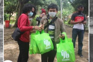 Distribusi bantuan dari Injabar Unpad bagi korban longsor di Cimanggung-Sumedang (8-2-2021)Semoga bantuan yang diberikan dapat bermanfaat bagi warga terdampak kor (3) Distribusi bantuan dari Injabar Unpad bagi korban longsor di Cimanggung-Sumedang (8-2-2021)Semoga bantuan yang diberikan dapat bermanfaat bagi warga terdampak kor (3)